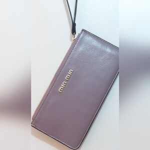 Designer-Inspired Wallet Lillac Leather With Gold Logo At Front